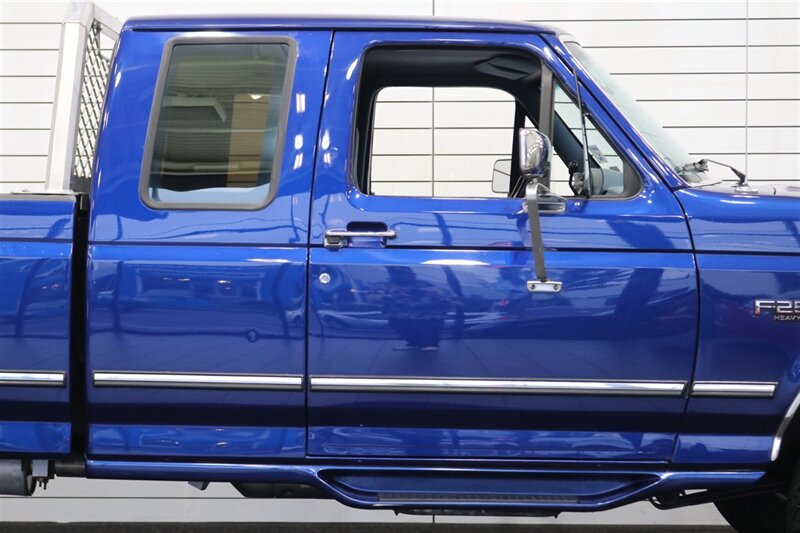 1997 Ford F-250 XLT  100% RUST FREE* 35K ACTUAL MILES& BIG BLOCK 460* NEW 33 " BFG KO3 10-PLY's* ALCOA'S* WARN HUBS* PROTECH HEADACHE RACK* LINEX BED LINER* TRAILER BRAKES* RUNNING BOARDS* COOLANT/AC /BRAKE FLUID FLUSH - Photo 57 - Portland, OR 97230