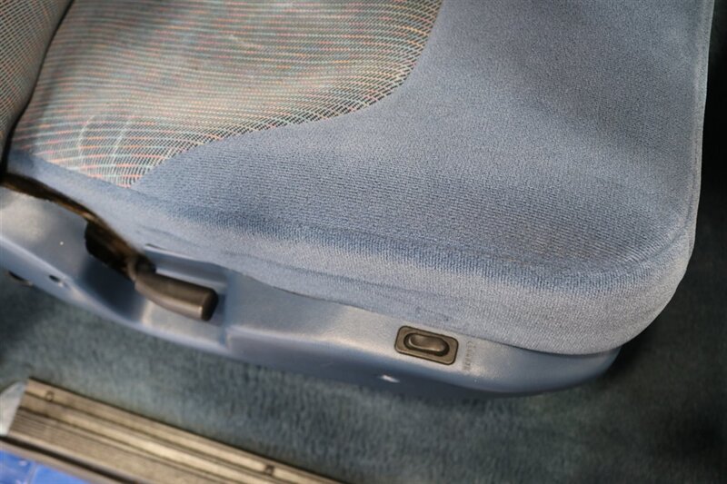 1997 Ford F-250 XLT  100% RUST FREE* 35K ACTUAL MILES& BIG BLOCK 460* NEW 33 " BFG KO3 10-PLY's* ALCOA'S* WARN HUBS* PROTECH HEADACHE RACK* LINEX BED LINER* TRAILER BRAKES* RUNNING BOARDS* COOLANT/AC /BRAKE FLUID FLUSH - Photo 71 - Portland, OR 97230