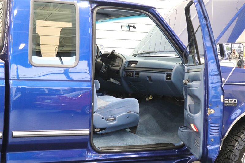 1997 Ford F-250 XLT  100% RUST FREE* 35K ACTUAL MILES& BIG BLOCK 460* NEW 33 " BFG KO3 10-PLY's* ALCOA'S* WARN HUBS* PROTECH HEADACHE RACK* LINEX BED LINER* TRAILER BRAKES* RUNNING BOARDS* COOLANT/AC /BRAKE FLUID FLUSH - Photo 53 - Portland, OR 97230