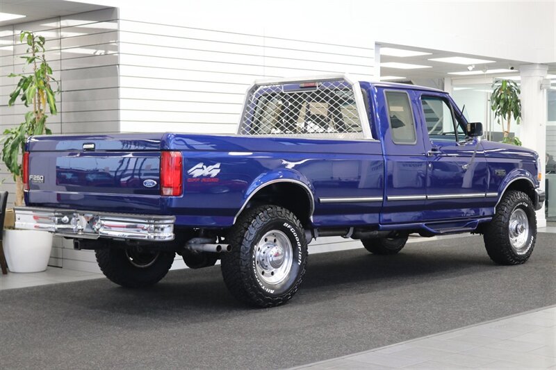 1997 Ford F-250 XLT  100% RUST FREE* 35K ACTUAL MILES& BIG BLOCK 460* NEW 33 " BFG KO3 10-PLY's* ALCOA'S* WARN HUBS* PROTECH HEADACHE RACK* LINEX BED LINER* TRAILER BRAKES* RUNNING BOARDS* COOLANT/AC /BRAKE FLUID FLUSH - Photo 7 - Portland, OR 97230