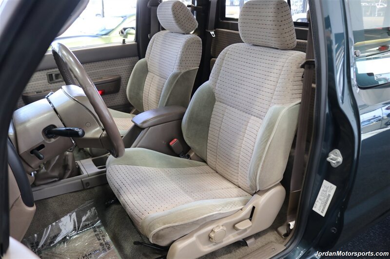 1998 Toyota Tacoma Limited  5-SPEED MANUAL* 66K ACTUAL MILES* 1-OWNER W/ 0-RUST* NEW TIMING BELT-WATER PUMP SERVICE* NEW BILSTEIN LEVEL KIT* NEW 33 " BFG KO2 TIRES* SUN ROOF - Photo 16 - Portland, OR 97230