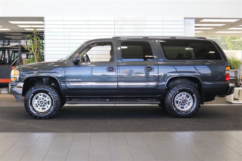 2005 GMC Yukon 2500 SLE  9-PASSENGER* 4X4* 100% RUST FREE* 6.0L VORTEC* NEW 2.5 "LEVEL KIT W/NEW 33 " BFG KO3 10-PLYS* FULL FRESH SERVICE W/ NEW FLUIDS* REAR AIR* SHOWS LIKE NEW* NO PETS / NON-SMOKER* 2-KEYS - Photo 4 - Portland, OR 97230