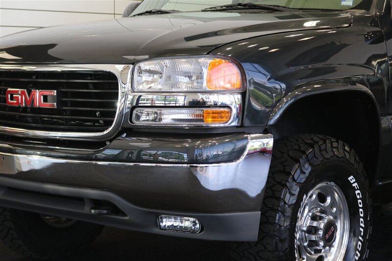 2005 GMC Yukon 2500 SLE  9-PASSENGER* 4X4* 100% RUST FREE* 6.0L VORTEC* NEW 2.5 "LEVEL KIT W/NEW 33 " BFG KO3 10-PLYS* FULL FRESH SERVICE W/ NEW FLUIDS* REAR AIR* SHOWS LIKE NEW* NO PETS / NON-SMOKER* 2-KEYS - Photo 12 - Portland, OR 97230