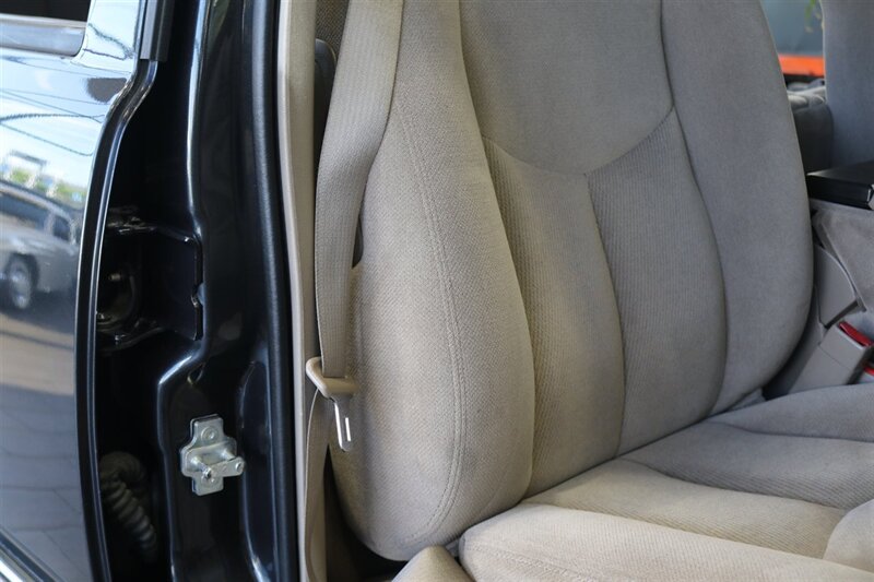 2005 GMC Yukon 2500 SLE  9-PASSENGER* 4X4* 100% RUST FREE* 6.0L VORTEC* NEW 2.5 "LEVEL KIT W/NEW 33 " BFG KO3 10-PLYS* FULL FRESH SERVICE W/ NEW FLUIDS* REAR AIR* SHOWS LIKE NEW* NO PETS / NON-SMOKER* 2-KEYS - Photo 69 - Portland, OR 97230