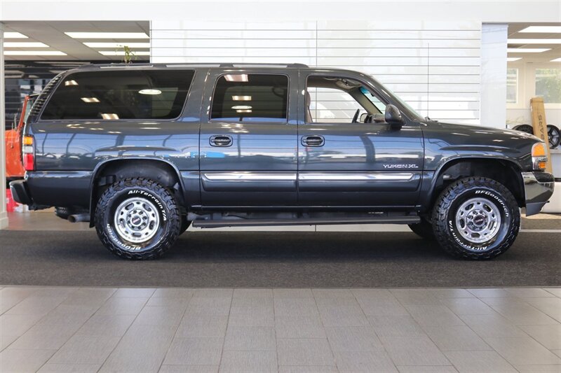 2005 GMC Yukon 2500 SLE  9-PASSENGER* 4X4* 100% RUST FREE* 6.0L VORTEC* NEW 2.5 "LEVEL KIT W/NEW 33 " BFG KO3 10-PLYS* FULL FRESH SERVICE W/ NEW FLUIDS* REAR AIR* SHOWS LIKE NEW* NO PETS / NON-SMOKER* 2-KEYS - Photo 5 - Portland, OR 97230
