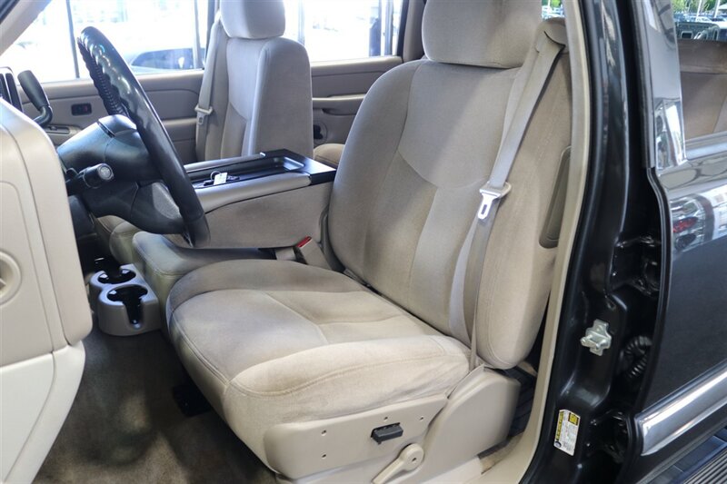 2005 GMC Yukon 2500 SLE  9-PASSENGER* 4X4* 100% RUST FREE* 6.0L VORTEC* NEW 2.5 "LEVEL KIT W/NEW 33 " BFG KO3 10-PLYS* FULL FRESH SERVICE W/ NEW FLUIDS* REAR AIR* SHOWS LIKE NEW* NO PETS / NON-SMOKER* 2-KEYS - Photo 16 - Portland, OR 97230