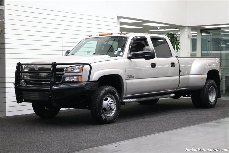 2006 Chevrolet Silverado 3500 LT3  1-OWNER* 100% RUST & CORROSION FREE* LT3 W/MOON ROOF & DVD* REAR AIR BAGS* PACBRAKE EXHAUST BRAKE* NEVER HAD 5TH WHEEL OR GOOSENECK* NEW 10-PLY A/T TIRES* REMOTE START - Photo 3 - Portland, OR 97230