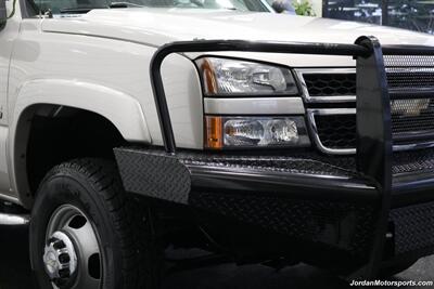 2006 Chevrolet Silverado 3500 LT3  1-OWNER* 100% RUST & CORROSION FREE* LT3 W/MOON ROOF & DVD* REAR AIR BAGS* PACBRAKE EXHAUST BRAKE* NEVER HAD 5TH WHEEL OR GOOSENECK* NEW 10-PLY A/T TIRES* REMOTE START - Photo 13 - Portland, OR 97230