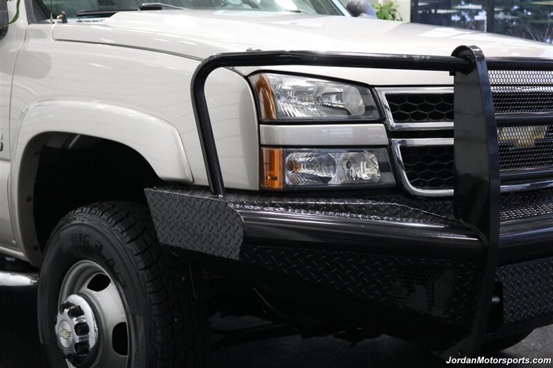 2006 Chevrolet Silverado 3500 LT3  1-OWNER* 100% RUST & CORROSION FREE* LT3 W/MOON ROOF & DVD* REAR AIR BAGS* PACBRAKE EXHAUST BRAKE* NEVER HAD 5TH WHEEL OR GOOSENECK* NEW 10-PLY A/T TIRES* REMOTE START - Photo 13 - Portland, OR 97230