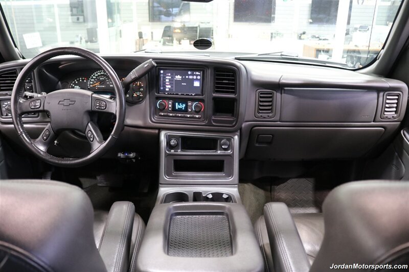 2006 Chevrolet Silverado 3500 LT3  1-OWNER* 100% RUST & CORROSION FREE* LT3 W/MOON ROOF & DVD* REAR AIR BAGS* PACBRAKE EXHAUST BRAKE* NEVER HAD 5TH WHEEL OR GOOSENECK* NEW 10-PLY A/T TIRES* REMOTE START - Photo 19 - Portland, OR 97230