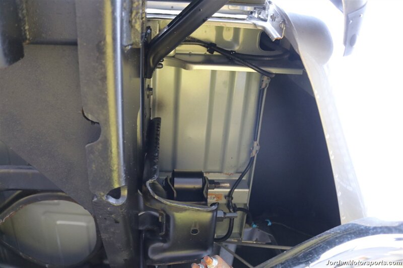 2006 Chevrolet Silverado 3500 LT3  1-OWNER* 100% RUST & CORROSION FREE* LT3 W/MOON ROOF & DVD* REAR AIR BAGS* PACBRAKE EXHAUST BRAKE* NEVER HAD 5TH WHEEL OR GOOSENECK* NEW 10-PLY A/T TIRES* REMOTE START - Photo 33 - Portland, OR 97230