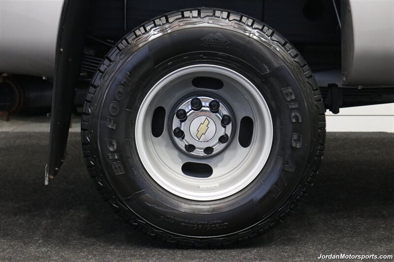 2006 Chevrolet Silverado 3500 LT3  1-OWNER* 100% RUST & CORROSION FREE* LT3 W/MOON ROOF & DVD* REAR AIR BAGS* PACBRAKE EXHAUST BRAKE* NEVER HAD 5TH WHEEL OR GOOSENECK* NEW 10-PLY A/T TIRES* REMOTE START - Photo 47 - Portland, OR 97230