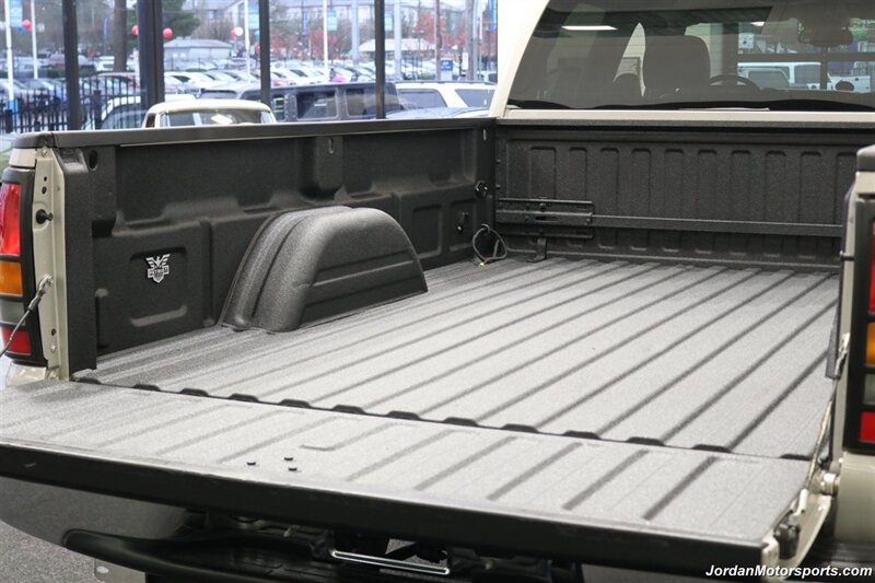 2006 Chevrolet Silverado 3500 LT3  1-OWNER* 100% RUST & CORROSION FREE* LT3 W/MOON ROOF & DVD* REAR AIR BAGS* PACBRAKE EXHAUST BRAKE* NEVER HAD 5TH WHEEL OR GOOSENECK* NEW 10-PLY A/T TIRES* REMOTE START - Photo 41 - Portland, OR 97230