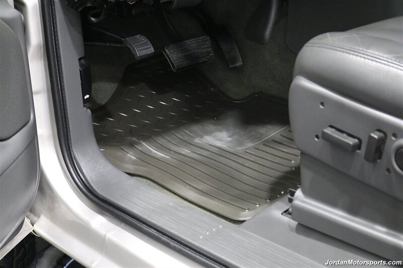 2006 Chevrolet Silverado 3500 LT3  1-OWNER* 100% RUST & CORROSION FREE* LT3 W/MOON ROOF & DVD* REAR AIR BAGS* PACBRAKE EXHAUST BRAKE* NEVER HAD 5TH WHEEL OR GOOSENECK* NEW 10-PLY A/T TIRES* REMOTE START - Photo 76 - Portland, OR 97230