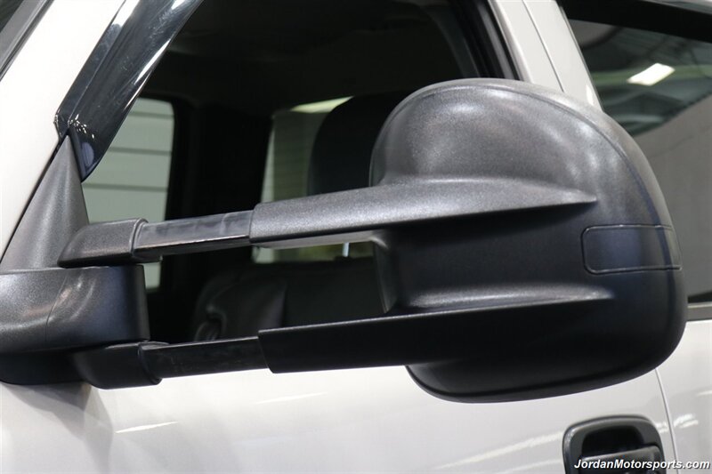 2006 Chevrolet Silverado 3500 LT3  1-OWNER* 100% RUST & CORROSION FREE* LT3 W/MOON ROOF & DVD* REAR AIR BAGS* PACBRAKE EXHAUST BRAKE* NEVER HAD 5TH WHEEL OR GOOSENECK* NEW 10-PLY A/T TIRES* REMOTE START - Photo 61 - Portland, OR 97230