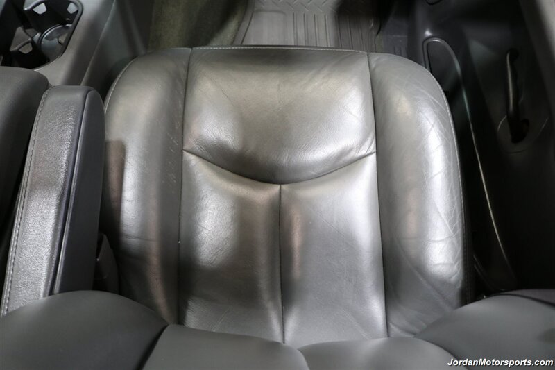 2006 Chevrolet Silverado 3500 LT3  1-OWNER* 100% RUST & CORROSION FREE* LT3 W/MOON ROOF & DVD* REAR AIR BAGS* PACBRAKE EXHAUST BRAKE* NEVER HAD 5TH WHEEL OR GOOSENECK* NEW 10-PLY A/T TIRES* REMOTE START - Photo 75 - Portland, OR 97230