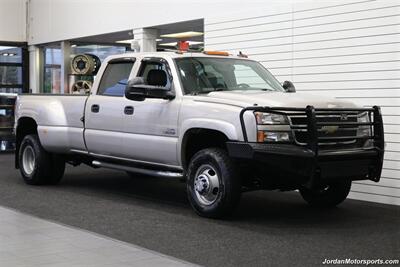 2006 Chevrolet Silverado 3500 LT3  1-OWNER* 100% RUST & CORROSION FREE* LT3 W/MOON ROOF & DVD* REAR AIR BAGS* PACBRAKE EXHAUST BRAKE* NEVER HAD 5TH WHEEL OR GOOSENECK* NEW 10-PLY A/T TIRES* REMOTE START - Photo 2 - Portland, OR 97230