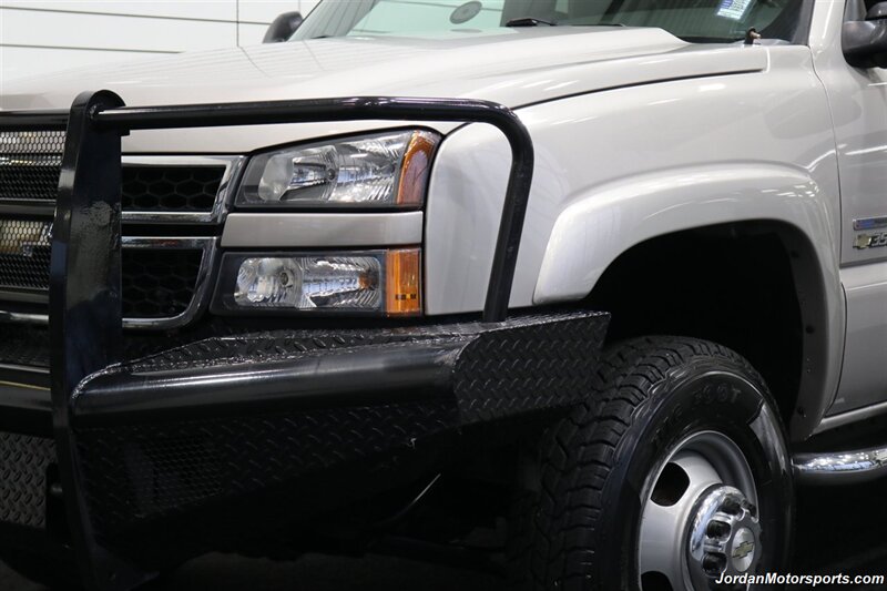 2006 Chevrolet Silverado 3500 LT3  1-OWNER* 100% RUST & CORROSION FREE* LT3 W/MOON ROOF & DVD* REAR AIR BAGS* PACBRAKE EXHAUST BRAKE* NEVER HAD 5TH WHEEL OR GOOSENECK* NEW 10-PLY A/T TIRES* REMOTE START - Photo 12 - Portland, OR 97230