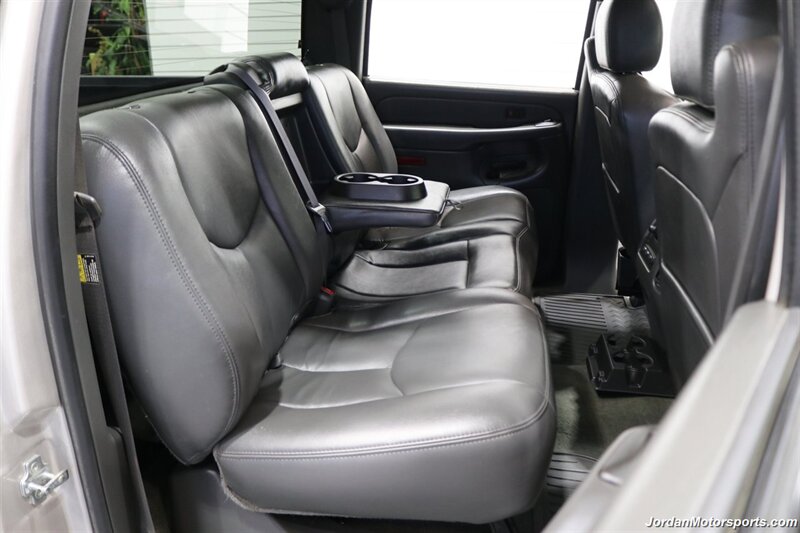 2006 Chevrolet Silverado 3500 LT3  1-OWNER* 100% RUST & CORROSION FREE* LT3 W/MOON ROOF & DVD* REAR AIR BAGS* PACBRAKE EXHAUST BRAKE* NEVER HAD 5TH WHEEL OR GOOSENECK* NEW 10-PLY A/T TIRES* REMOTE START - Photo 18 - Portland, OR 97230