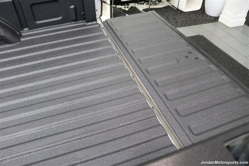 2006 Chevrolet Silverado 3500 LT3  1-OWNER* 100% RUST & CORROSION FREE* LT3 W/MOON ROOF & DVD* REAR AIR BAGS* PACBRAKE EXHAUST BRAKE* NEVER HAD 5TH WHEEL OR GOOSENECK* NEW 10-PLY A/T TIRES* REMOTE START - Photo 43 - Portland, OR 97230