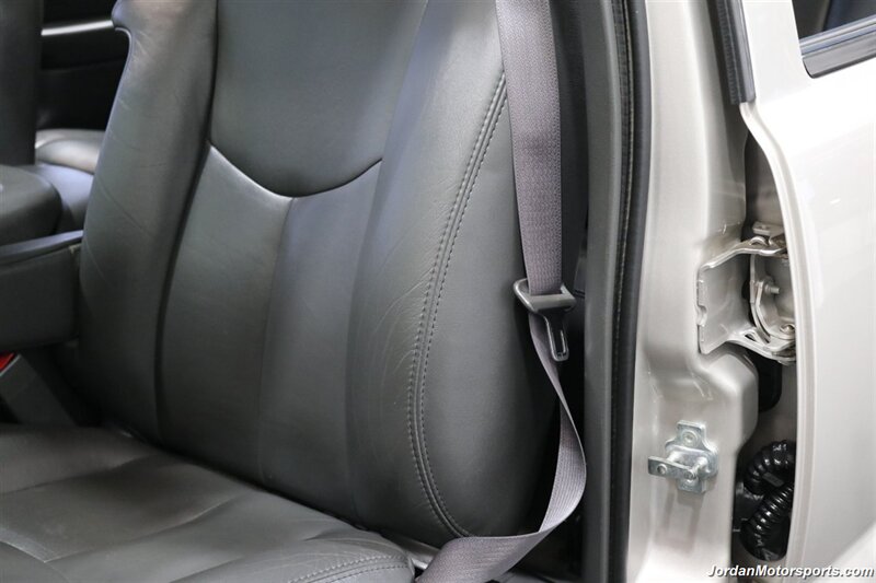 2006 Chevrolet Silverado 3500 LT3  1-OWNER* 100% RUST & CORROSION FREE* LT3 W/MOON ROOF & DVD* REAR AIR BAGS* PACBRAKE EXHAUST BRAKE* NEVER HAD 5TH WHEEL OR GOOSENECK* NEW 10-PLY A/T TIRES* REMOTE START - Photo 72 - Portland, OR 97230