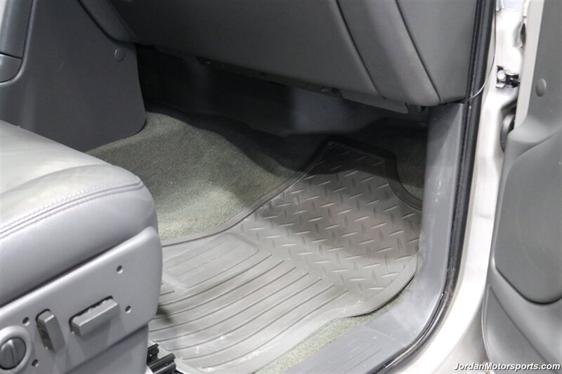 2006 Chevrolet Silverado 3500 LT3  1-OWNER* 100% RUST & CORROSION FREE* LT3 W/MOON ROOF & DVD* REAR AIR BAGS* PACBRAKE EXHAUST BRAKE* NEVER HAD 5TH WHEEL OR GOOSENECK* NEW 10-PLY A/T TIRES* REMOTE START - Photo 77 - Portland, OR 97230