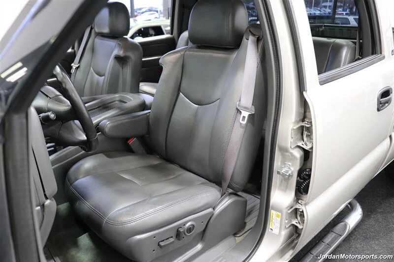 2006 Chevrolet Silverado 3500 LT3  1-OWNER* 100% RUST & CORROSION FREE* LT3 W/MOON ROOF & DVD* REAR AIR BAGS* PACBRAKE EXHAUST BRAKE* NEVER HAD 5TH WHEEL OR GOOSENECK* NEW 10-PLY A/T TIRES* REMOTE START - Photo 16 - Portland, OR 97230