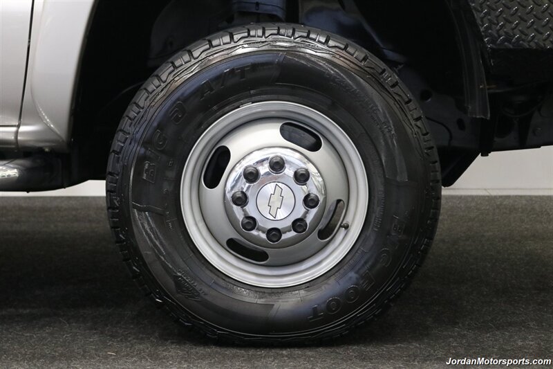 2006 Chevrolet Silverado 3500 LT3  1-OWNER* 100% RUST & CORROSION FREE* LT3 W/MOON ROOF & DVD* REAR AIR BAGS* PACBRAKE EXHAUST BRAKE* NEVER HAD 5TH WHEEL OR GOOSENECK* NEW 10-PLY A/T TIRES* REMOTE START - Photo 45 - Portland, OR 97230