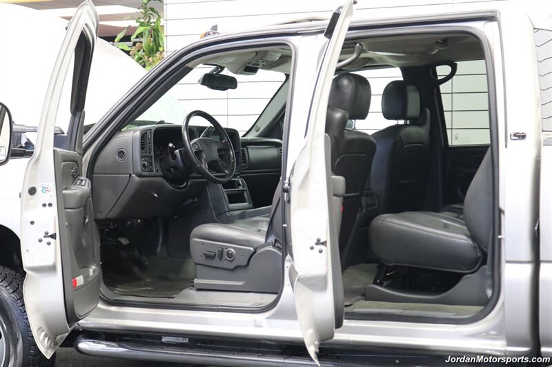 2006 Chevrolet Silverado 3500 LT3  1-OWNER* 100% RUST & CORROSION FREE* LT3 W/MOON ROOF & DVD* REAR AIR BAGS* PACBRAKE EXHAUST BRAKE* NEVER HAD 5TH WHEEL OR GOOSENECK* NEW 10-PLY A/T TIRES* REMOTE START - Photo 62 - Portland, OR 97230