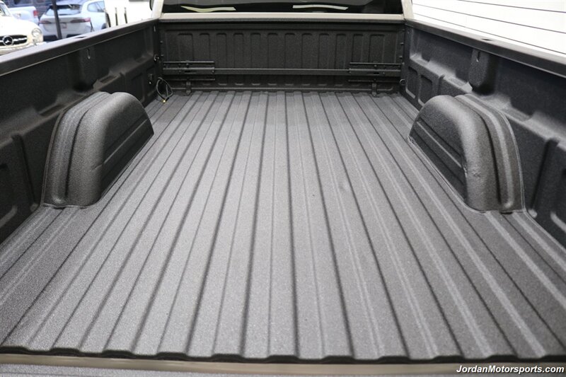 2006 Chevrolet Silverado 3500 LT3  1-OWNER* 100% RUST & CORROSION FREE* LT3 W/MOON ROOF & DVD* REAR AIR BAGS* PACBRAKE EXHAUST BRAKE* NEVER HAD 5TH WHEEL OR GOOSENECK* NEW 10-PLY A/T TIRES* REMOTE START - Photo 42 - Portland, OR 97230