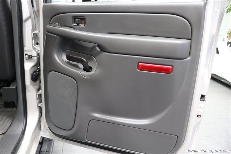 2006 Chevrolet Silverado 3500 LT3  1-OWNER* 100% RUST & CORROSION FREE* LT3 W/MOON ROOF & DVD* REAR AIR BAGS* PACBRAKE EXHAUST BRAKE* NEVER HAD 5TH WHEEL OR GOOSENECK* NEW 10-PLY A/T TIRES* REMOTE START - Photo 67 - Portland, OR 97230