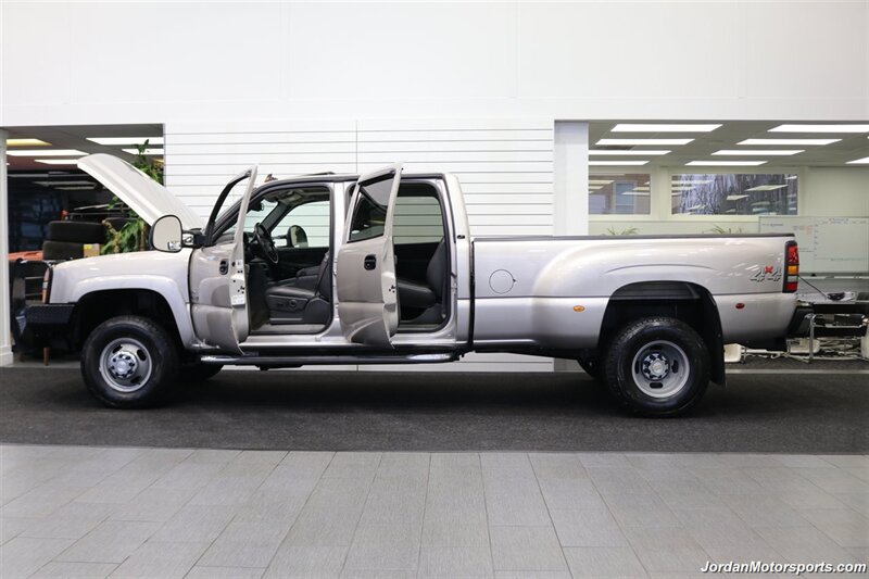 2006 Chevrolet Silverado 3500 LT3  1-OWNER* 100% RUST & CORROSION FREE* LT3 W/MOON ROOF & DVD* REAR AIR BAGS* PACBRAKE EXHAUST BRAKE* NEVER HAD 5TH WHEEL OR GOOSENECK* NEW 10-PLY A/T TIRES* REMOTE START - Photo 10 - Portland, OR 97230