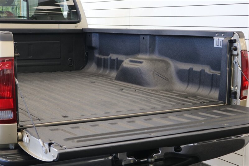 2001 Ford F-350 Lariat  6-SPEED* 1-CALIFORNIA OWNER* 100% RUST FREE* NEW 2.5 " LEVEL W/BILSTEIN 5100 SHOCKS* NEW 35 " BFG KO3s* FACTORY PTO* POWER INVERTER* LEATHER* ALL BOOKS-KEYS-WINDOW STICKER* COLLECTOR GRADE - Photo 49 - Portland, OR 97230