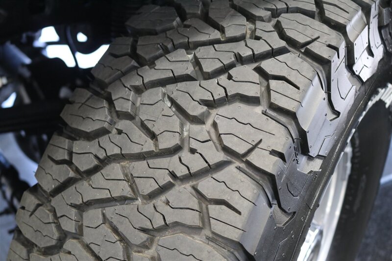 2001 Ford F-350 Lariat  6-SPEED* 1-CALIFORNIA OWNER* 100% RUST FREE* NEW 2.5 " LEVEL W/BILSTEIN 5100 SHOCKS* NEW 35 " BFG KO3s* FACTORY PTO* POWER INVERTER* LEATHER* ALL BOOKS-KEYS-WINDOW STICKER* COLLECTOR GRADE - Photo 58 - Portland, OR 97230