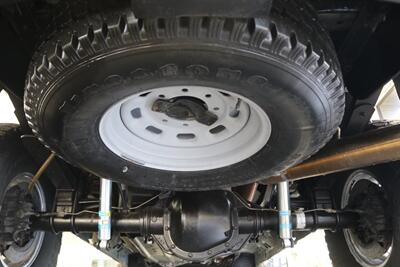 2001 Ford F-350 Lariat  6-SPEED* 1-CALIFORNIA OWNER* 100% RUST FREE* NEW 2.5 " LEVEL W/BILSTEIN 5100 SHOCKS* NEW 35 " BFG KO3s* FACTORY PTO* POWER INVERTER* LEATHER* ALL BOOKS-KEYS-WINDOW STICKER* COLLECTOR GRADE - Photo 38 - Portland, OR 97230