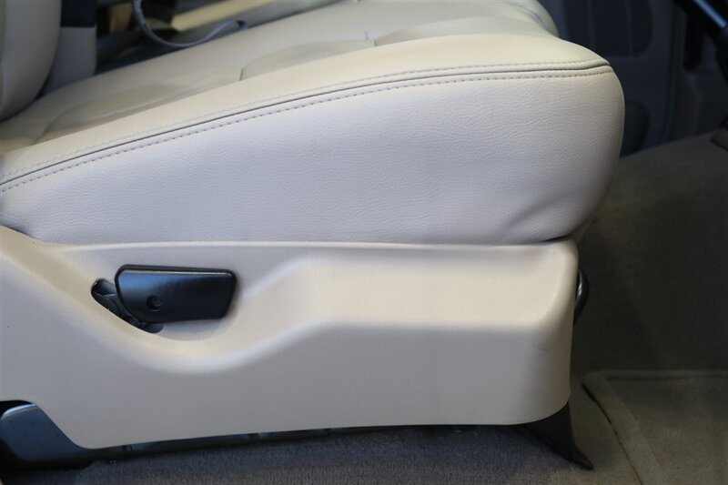 2001 Ford F-350 Lariat  6-SPEED* 1-CALIFORNIA OWNER* 100% RUST FREE* NEW 2.5 " LEVEL W/BILSTEIN 5100 SHOCKS* NEW 35 " BFG KO3s* FACTORY PTO* POWER INVERTER* LEATHER* ALL BOOKS-KEYS-WINDOW STICKER* COLLECTOR GRADE - Photo 72 - Portland, OR 97230