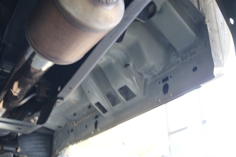 2001 Ford F-350 Lariat  6-SPEED* 1-CALIFORNIA OWNER* 100% RUST FREE* NEW 2.5 " LEVEL W/BILSTEIN 5100 SHOCKS* NEW 35 " BFG KO3s* FACTORY PTO* POWER INVERTER* LEATHER* ALL BOOKS-KEYS-WINDOW STICKER* COLLECTOR GRADE - Photo 37 - Portland, OR 97230