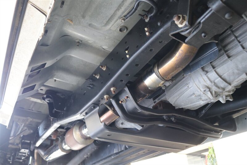 2001 Ford F-350 Lariat  6-SPEED* 1-CALIFORNIA OWNER* 100% RUST FREE* NEW 2.5 " LEVEL W/BILSTEIN 5100 SHOCKS* NEW 35 " BFG KO3s* FACTORY PTO* POWER INVERTER* LEATHER* ALL BOOKS-KEYS-WINDOW STICKER* COLLECTOR GRADE - Photo 23 - Portland, OR 97230