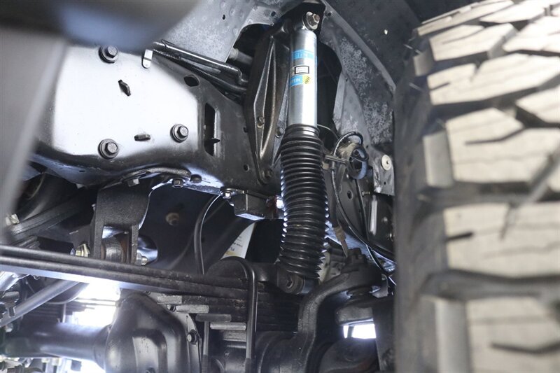 2001 Ford F-350 Lariat  6-SPEED* 1-CALIFORNIA OWNER* 100% RUST FREE* NEW 2.5 " LEVEL W/BILSTEIN 5100 SHOCKS* NEW 35 " BFG KO3s* FACTORY PTO* POWER INVERTER* LEATHER* ALL BOOKS-KEYS-WINDOW STICKER* COLLECTOR GRADE - Photo 27 - Portland, OR 97230