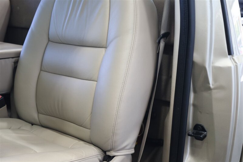 2001 Ford F-350 Lariat  6-SPEED* 1-CALIFORNIA OWNER* 100% RUST FREE* NEW 2.5 " LEVEL W/BILSTEIN 5100 SHOCKS* NEW 35 " BFG KO3s* FACTORY PTO* POWER INVERTER* LEATHER* ALL BOOKS-KEYS-WINDOW STICKER* COLLECTOR GRADE - Photo 74 - Portland, OR 97230