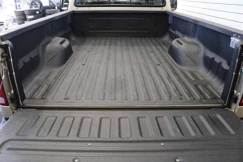 2001 Ford F-350 Lariat  6-SPEED* 1-CALIFORNIA OWNER* 100% RUST FREE* NEW 2.5 " LEVEL W/BILSTEIN 5100 SHOCKS* NEW 35 " BFG KO3s* FACTORY PTO* POWER INVERTER* LEATHER* ALL BOOKS-KEYS-WINDOW STICKER* COLLECTOR GRADE - Photo 51 - Portland, OR 97230