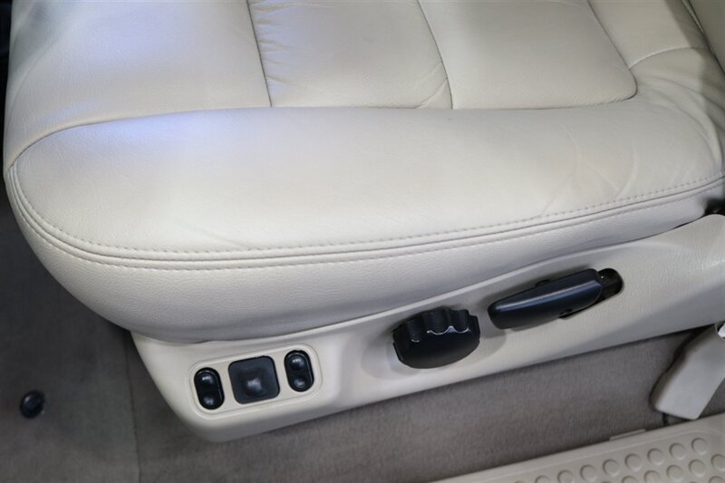 2001 Ford F-350 Lariat  6-SPEED* 1-CALIFORNIA OWNER* 100% RUST FREE* NEW 2.5 " LEVEL W/BILSTEIN 5100 SHOCKS* NEW 35 " BFG KO3s* FACTORY PTO* POWER INVERTER* LEATHER* ALL BOOKS-KEYS-WINDOW STICKER* COLLECTOR GRADE - Photo 69 - Portland, OR 97230