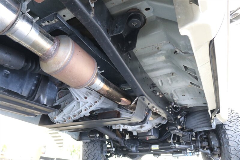 2001 Ford F-350 Lariat  6-SPEED* 1-CALIFORNIA OWNER* 100% RUST FREE* NEW 2.5 " LEVEL W/BILSTEIN 5100 SHOCKS* NEW 35 " BFG KO3s* FACTORY PTO* POWER INVERTER* LEATHER* ALL BOOKS-KEYS-WINDOW STICKER* COLLECTOR GRADE - Photo 22 - Portland, OR 97230