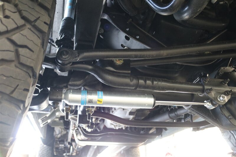 2001 Ford F-350 Lariat  6-SPEED* 1-CALIFORNIA OWNER* 100% RUST FREE* NEW 2.5 " LEVEL W/BILSTEIN 5100 SHOCKS* NEW 35 " BFG KO3s* FACTORY PTO* POWER INVERTER* LEATHER* ALL BOOKS-KEYS-WINDOW STICKER* COLLECTOR GRADE - Photo 26 - Portland, OR 97230