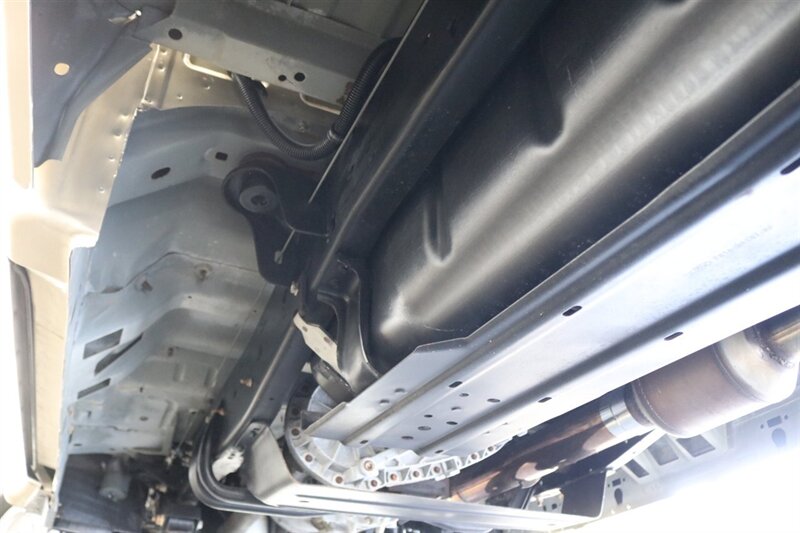 2001 Ford F-350 Lariat  6-SPEED* 1-CALIFORNIA OWNER* 100% RUST FREE* NEW 2.5 " LEVEL W/BILSTEIN 5100 SHOCKS* NEW 35 " BFG KO3s* FACTORY PTO* POWER INVERTER* LEATHER* ALL BOOKS-KEYS-WINDOW STICKER* COLLECTOR GRADE - Photo 30 - Portland, OR 97230