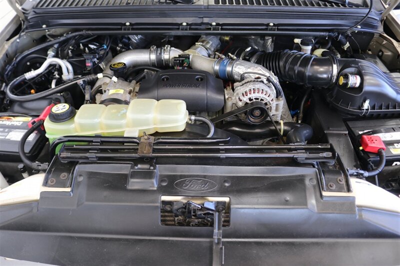 2001 Ford F-350 Lariat  6-SPEED* 1-CALIFORNIA OWNER* 100% RUST FREE* NEW 2.5 " LEVEL W/BILSTEIN 5100 SHOCKS* NEW 35 " BFG KO3s* FACTORY PTO* POWER INVERTER* LEATHER* ALL BOOKS-KEYS-WINDOW STICKER* COLLECTOR GRADE - Photo 14 - Portland, OR 97230