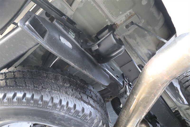 2001 Ford F-350 Lariat  6-SPEED* 1-CALIFORNIA OWNER* 100% RUST FREE* NEW 2.5 " LEVEL W/BILSTEIN 5100 SHOCKS* NEW 35 " BFG KO3s* FACTORY PTO* POWER INVERTER* LEATHER* ALL BOOKS-KEYS-WINDOW STICKER* COLLECTOR GRADE - Photo 39 - Portland, OR 97230