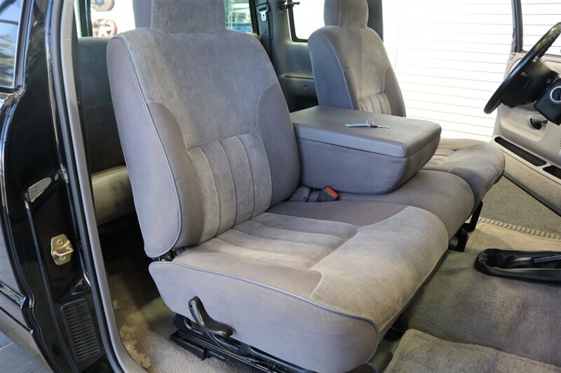 1996 Dodge Ram 3500 Laramie SLT 5.9L 12-VALVE* 100% RUST FREE* FULLY SERVICED* NEW 3 " LEVEL LIFT W/ BILSTEIN 5100's* NEW 35 " BFG KO3s* FULL NEW EXCELLENT QUALITY PAINT JOB* PAINT MATCHED BUMPERS-GRILL* - Photo 17 - Portland, OR 97230