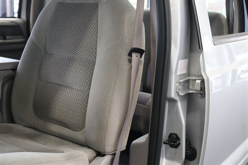 2001 Ford F-350 XLT  1-OWNER* 100% RUST FREE* NEW 2.5 " BILSTEIN LEVEL KIT* NEW 35 " TOYO'S 10-PLYS* FULL SERVICE W/ NEW FLUIDS-FILTERS-AC SERVICE-DOOR LOCKS* ALL ORIGINAL BOOKS-WINDOW STICKER-SERVICE RECORDS - Photo 68 - Portland, OR 97230