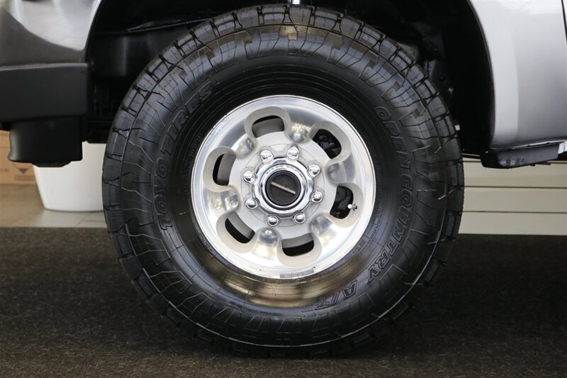 2001 Ford F-350 XLT  1-OWNER* 100% RUST FREE* NEW 2.5 " BILSTEIN LEVEL KIT* NEW 35 " TOYO'S 10-PLYS* FULL SERVICE W/ NEW FLUIDS-FILTERS-AC SERVICE-DOOR LOCKS* ALL ORIGINAL BOOKS-WINDOW STICKER-SERVICE RECORDS - Photo 21 - Portland, OR 97230